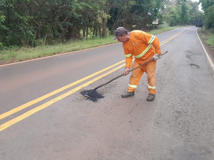 Iniciados os serviços de conservação em 53,1 quilômetros da PR-092