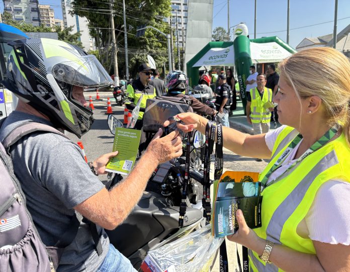Motoqueiros são alvo de ação de segurança, neste sábado (16), em Itapevi (SP)