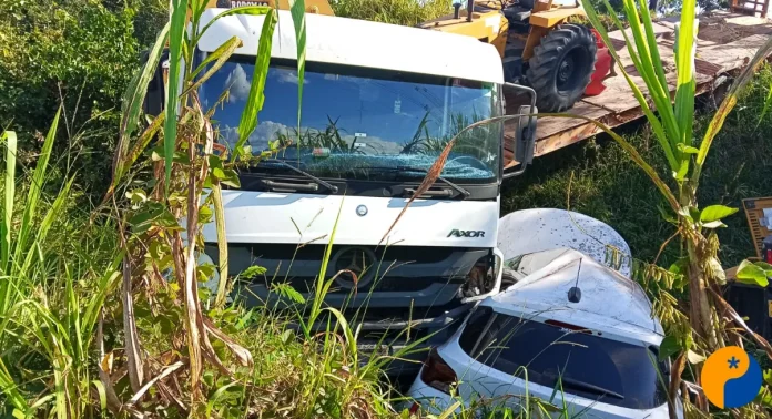 Carreta provoca engavetamento na MGC-354 e deixa três feridos, em Patos de Minas