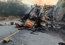 Sobe para nove o total de mortos no acidente na BR-251/MG Sobe para nove o total de mortos no acidente na BR-251/MG