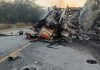 Ônibus com 15 multas recentes colide com carreta e deixa 8 mortos e vários feridos na BR-251/MG
