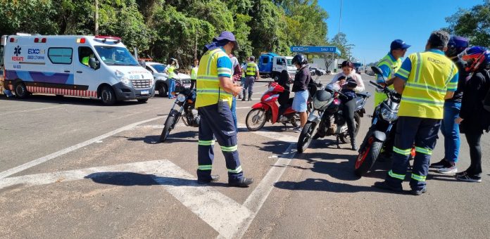 Ação de segurança na SP-225, em Jaú, envolve motociclistas e caminhoneiros, nesta terça (5)