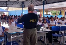 PRF leva educação no trânsito a centenas de alunos na Bahia e ação surpreende pela participação dos estudantes