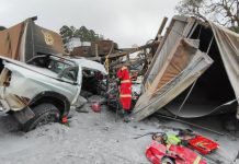 Acidente com carreta bitrem na BR-282/SC interditada a via, em Cordilheira Acidente com carreta bitrem na BR-282/SC interditada a via, em Cordilheira