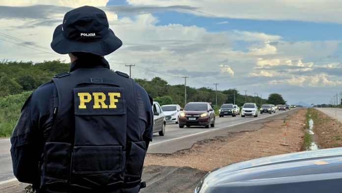 Rodovias federais têm fiscalização rigorosa neste feriado do Dia do Trabalho