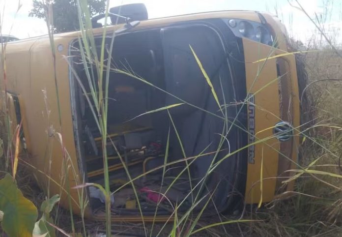Acidente com ônibus escolar na TO-010 deixa estudante morto e mais de 15 feridos