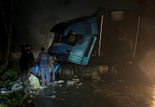 Ônibus com universitários bate em carreta na BR-470 e deixa feridos em Santa Catarina