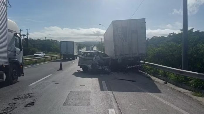 Acidente na BR-116/BA deixa o cantor 'Zau O Pássaro' morto, em Feira de Santana
