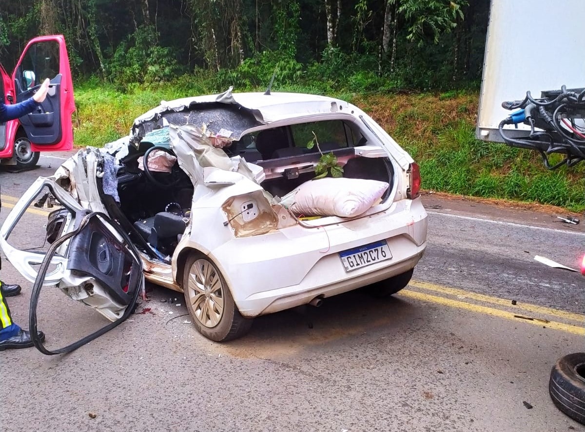 Caminhoneiro morre e outras quatro pessoas ficam feridas em acidente na BR-282, em Joaçaba (SC)
