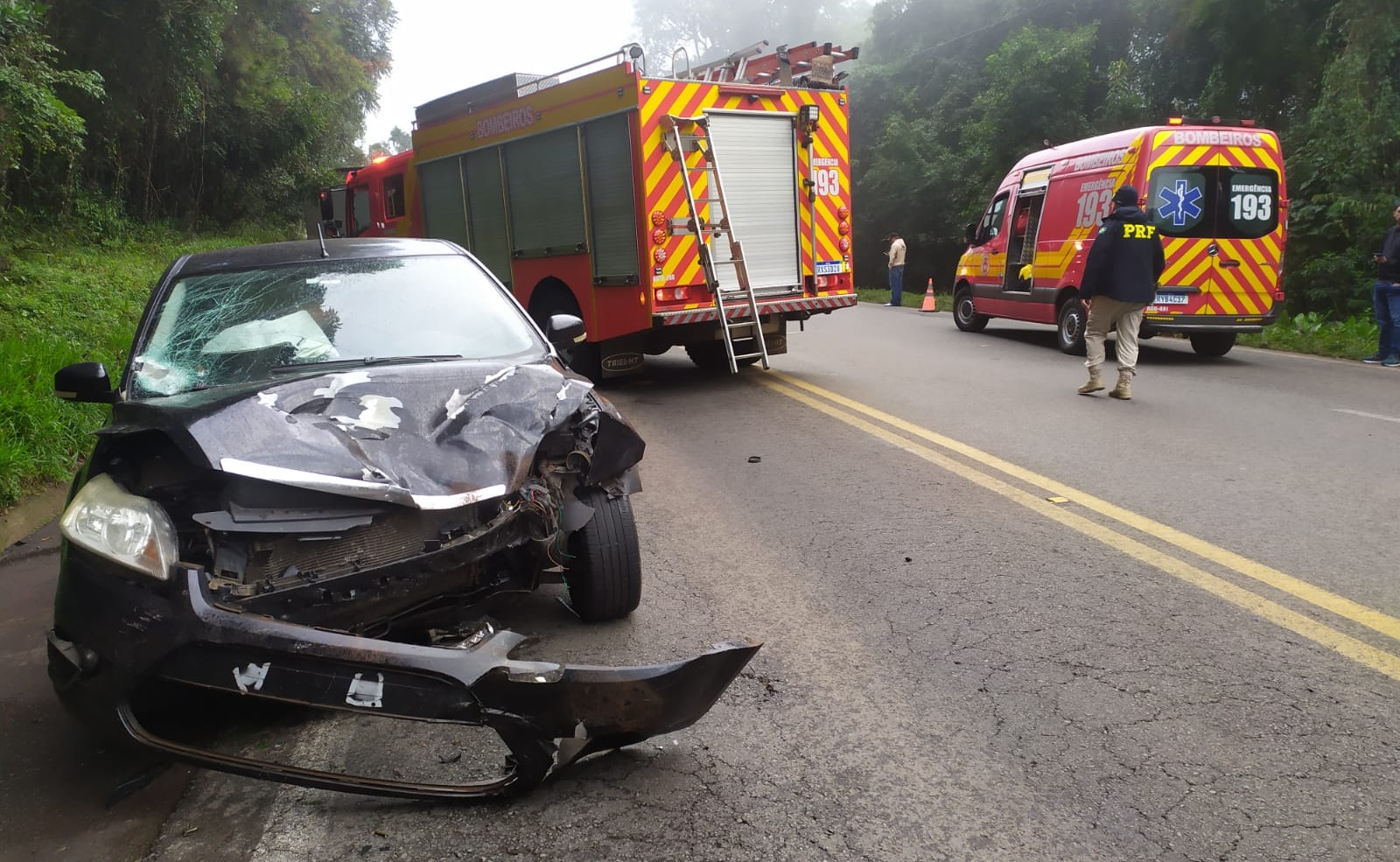 Caminhoneiro morre e outras quatro pessoas ficam feridas em acidente na BR-282, em Joaçaba (SC)