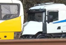 Acidente na BR-040/MG, entre carreta e ônibus, deixa feridos, em Nova Lima Acidente na BR-040/MG, entre carreta e ônibus, deixa feridos, em Nova Lima