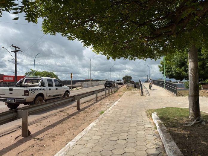 Passarela sobre ponte do Rio Mearim, na BR-316/MA, garante mais segurança aos pedestres