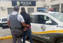 Motoqueiro bêbado é preso na Raposo Tavares, em Presidente Venceslau (SP) Motoqueiro bêbado é preso na Raposo Tavares, em Presidente Venceslau (SP)