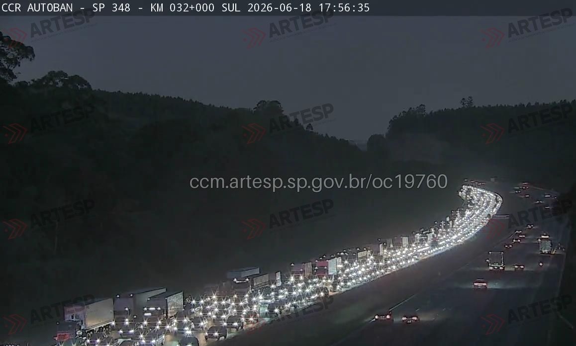 Carreta descontrolada provoca engavetamento com 6 veículos na Bandeirantes, em Jundiaí (SP)