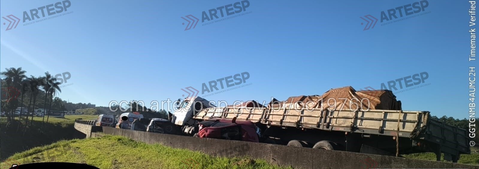 Carreta descontrolada provoca engavetamento com 6 veículos na Bandeirantes, em Jundiaí (SP)