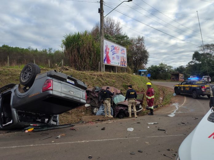 Acidente na rodovia BR-386/RS deixa 3 pessoas da mesma família mortas, em Bom Retiro do Sul, nesse sábado (13).