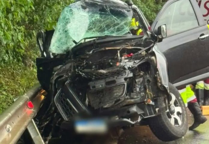 Acidente entre ônibus e camionete deixa dois mortos, na BR-386/RS, em Pouso Novo