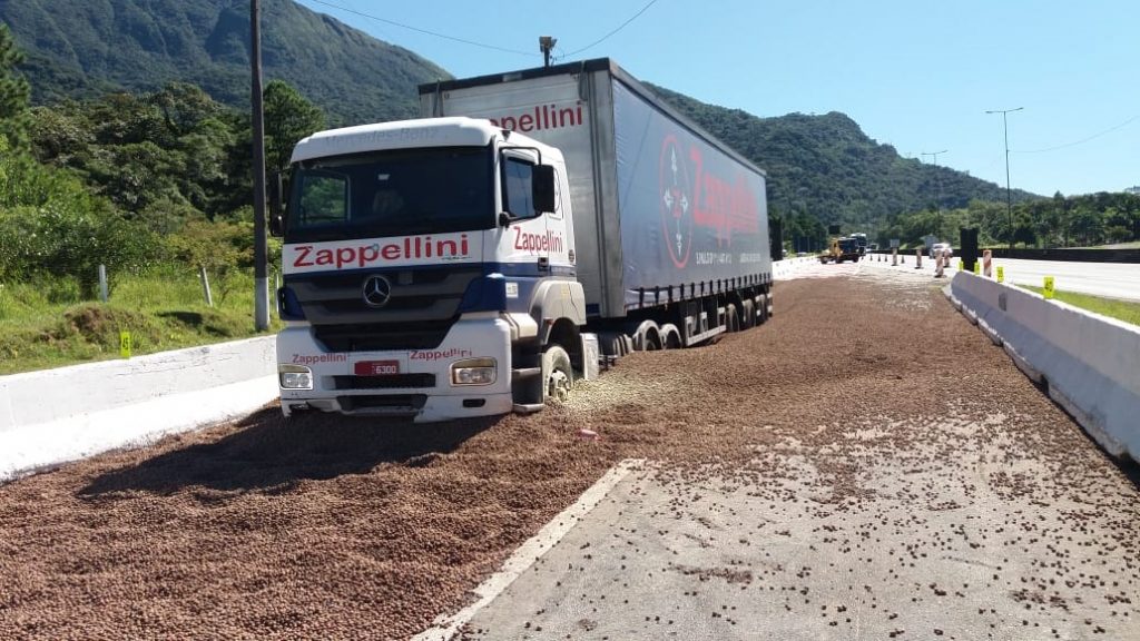 Áreas de escape nas BRs 116/SP e 376/PR já salvaram mais de 1.500 vidas