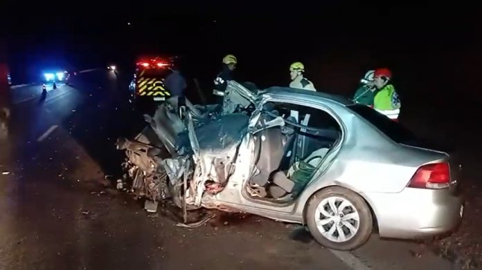 VÍDEO: Colisão de ônibus com carro deixa 2 mortos na BR-153/GO, em Rialma