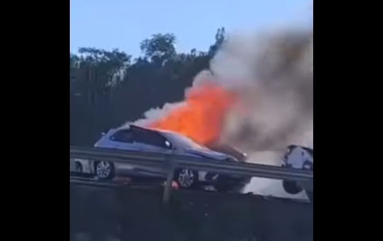 Engavetamento na BR-470/SC, em Indaial, deixa 1 morto e 7 feridos Engavetamento na BR-470/SC, em Indaial, deixa 1 morto e 7 feridos
