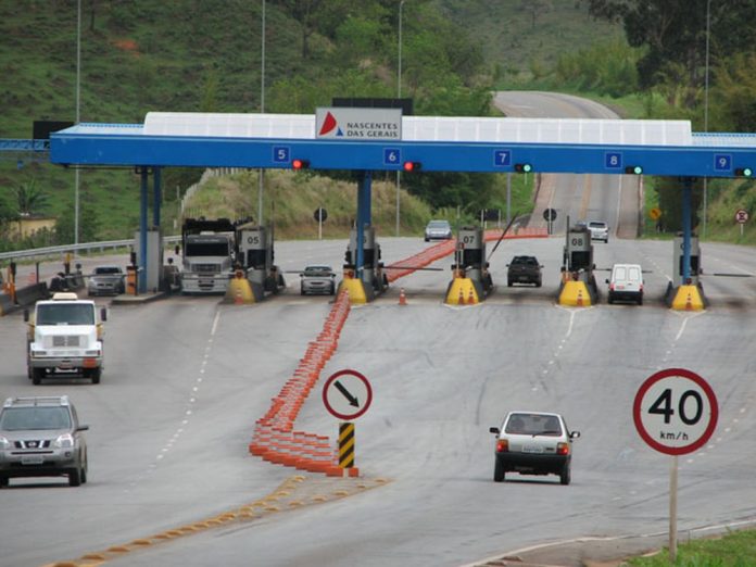 Usuários da rodovia MG-050 já pagam pedágios mais caros, neste sábado (13), nas seis praças sob concessão da Via Nascentes.
