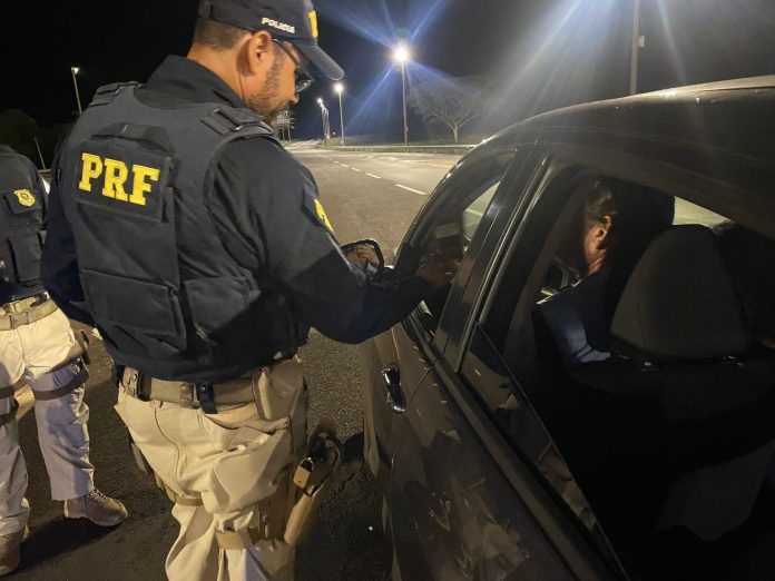 Mais de 10 motoristas são flagrados dirigindo embriagados na BR-153/SP Mais de 10 motoristas são flagrados dirigindo embriagados na BR-153/SP