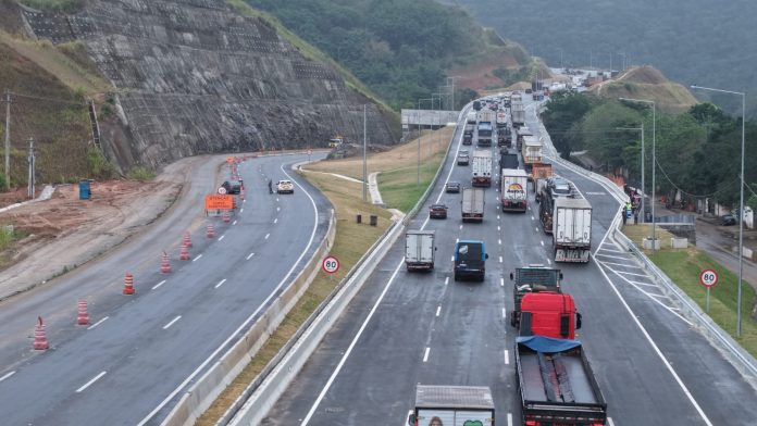 Liberados ao tráfego 4 km da nova pista de subida da Serra das Araras, na Via Dutra