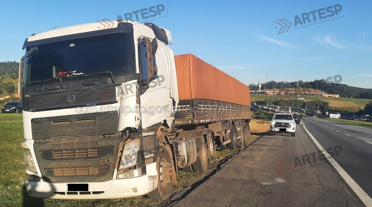 Carreta descontrolada provoca engavetamento com 6 veículos na Bandeirantes, em Jundiaí (SP)
