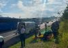 Acidente com ônibus e carros na Via Dutra deixa 10 feridos, em Caçapava (SP) Acidente com ônibus e carros na Via Dutra deixa 10 feridos, em Caçapava (SP)