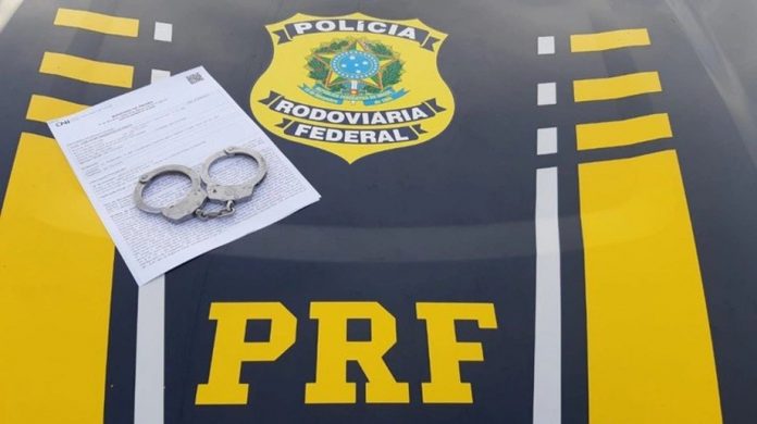 Mulher condenada por estrupo é presa em ônibus na BR-262/ES, em Venda Nova do Imigrante