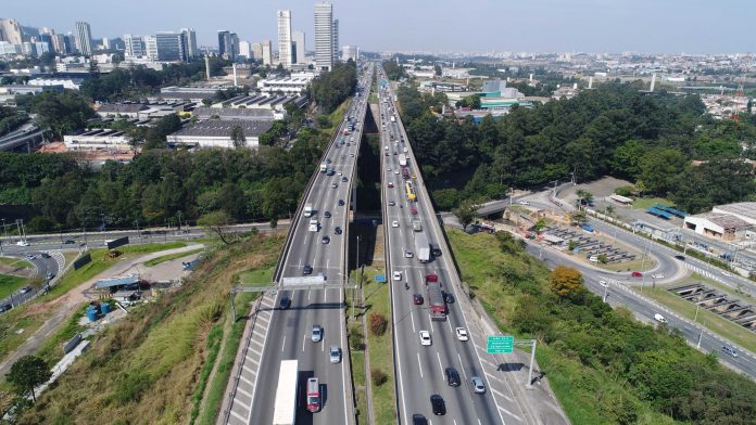 Obras no km 32 da Raposo Tavares, em Cotia (SP), alteram o tráfego durante este mês Obras no km 32 da Raposo Tavares, em Cotia (SP), alteram o tráfego durante este mês