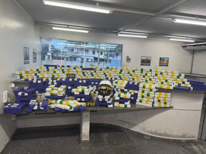 Caminhoneiro é detido na BR-101/RJ, em Campos dos Goytacazes, por tráfico de drogas
