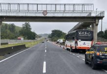 Acidente na Régis Bittencourt, entre ônibus e van, deixa feridos, em Miracatu (SP) Acidente na Régis Bittencourt, entre ônibus e van, deixa feridos, em Miracatu (SP)
