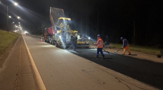 Rodovias mineiras recebem serviços em 11 municípios da BR-040, nesta semana Rodovias mineiras recebem serviços em 11 municípios da BR-040, nesta semana