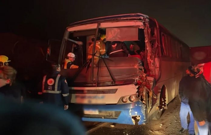 Duas mulheres morrem em acidente de ônibus com caminhão na RSC-287, em Santa Cruz do Sul