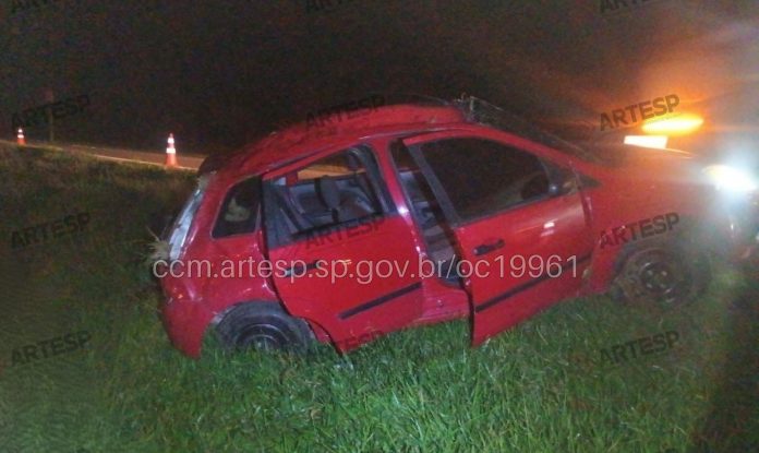 Capotamento na SP-310 deixa 1 morto e 2 feridos graves, em Itirapina Capotamento na SP-310 deixa 1 morto e 2 feridos graves, em Itirapina
