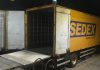 VÍDEO: Em vez de cartas, caminhão dos Correios transportava suspeito de furto dentro do baú VÍDEO: Em vez de cartas, caminhão dos Correios transportava suspeito de furto dentro do baú