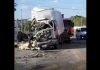 Colisão frontal entre ônibus e duas carretas na BR-343/PI deixa ferido, em Água Branca Colisão frontal entre ônibus e duas carretas na BR-343 deixa ferido, em Água Branca