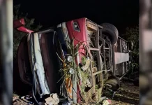 Sobe para 4 o total de mortes no acidente com ônibus na SC-492, com excursão do Paraguai Sobe para 4 o total de mortes no acidente com ônibus na SC-492, com excursão do Paraguai