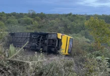 Morre a 3ª vítima de acidente com ônibus na CE-456, em Canindé Morre a 3ª vítima de acidente com ônibus na CE-456, em Canindé