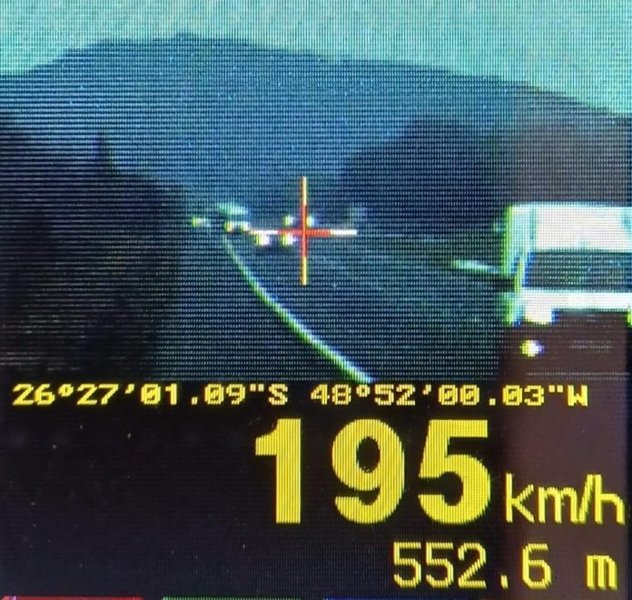 Picape Ranger é flagrada na BR-280/SC trafegando a 195km/h em trecho de 80km/h