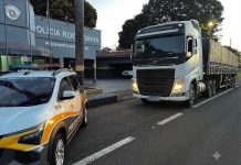 Carreta Volvo roubada no PR é recuperada na Raposo Tavares, e caminhoneiro é preso Carreta Volvo roubada no PR é recuperada na Raposo Tavares, e caminhoneiro é preso