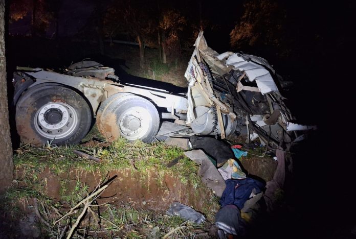 Caminhoneiro morre em capotamento na rodovia SC-355, em Iomerê