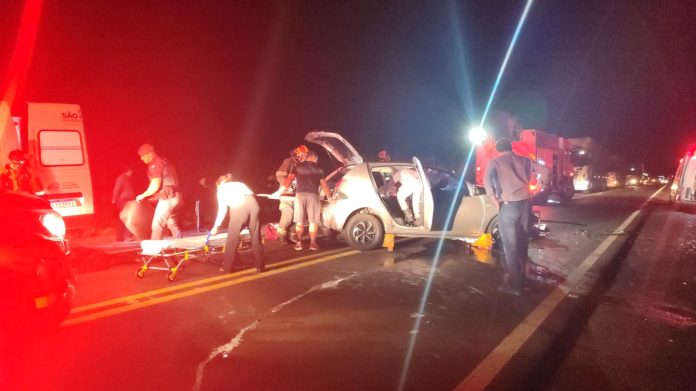 Acidente na SP-483 entre dois veículos deixa 6 feridos, sendo 4 graves, em Taciba