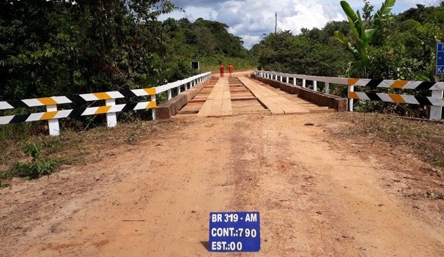 Ponte sobre Igarapé Rio Novo, na BR-319/AM, é interditada para manutenção da estrutura Ponte sobre Igarapé Rio Novo, na BR-319/AM, é interditada para manutenção da estrutura