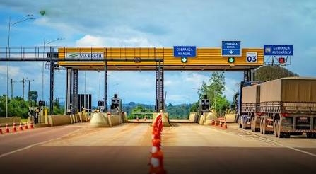 Carreteiro com uma 9 eixos já paga R$705,60 no pedágio de Trairão, na BR-163/PA Carreteiro com uma 9 eixos já paga R$705,60 no pedágio de Trairão, na BR-163/PA