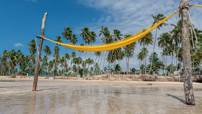 Praia do Ipioca, em Maceió (AL), atrai turistas que preferem curtir sossego e mar verde-esmeralda Praia do Ipioca, em Maceió (AL), atrai turistas que preferem curtir sossego e mar verde-esmeralda