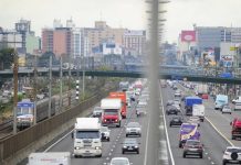 Rodovia BR-116 tem restrição de faixa neste sábado (15), em Canoas (RS)