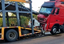Acidente na BR-153/TO envolvendo carretas e carro deixa 2 mortes, entre Pugmil e Nova Rosalândia Acidente na BR-153/TO envolvendo carretas e carro deixa 2 mortes, entre Pugmil e Nova Rosalândia