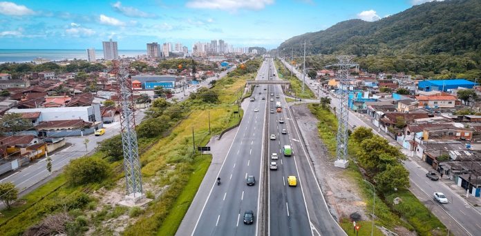 Obras na SP-055 alteram o tráfego entre Praia Grande e Peruíbe, no litoral paulista